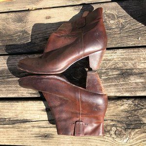 Frye Phoebe Bootie size 8
